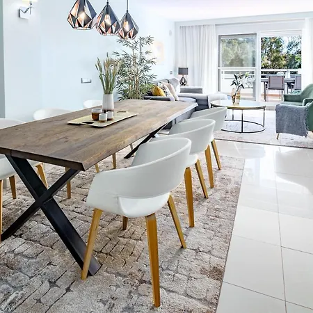 Gorgeous 3 Bedroom Town House In El Paraiso Overlooking La Concha Mountain