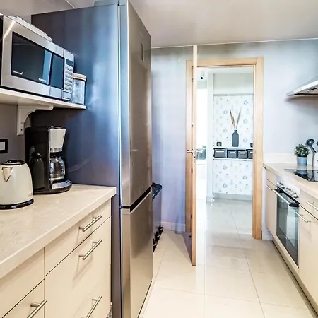 Holiday home Gorgeous 3 Bedroom Town House In El Paraiso Overlooking La Concha Mountain *
