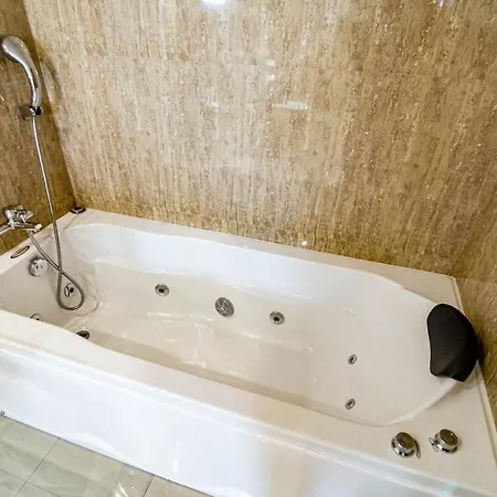 Gorgeous 3 Bedroom Town House In El Paraiso Overlooking La Concha Mountain Holiday home