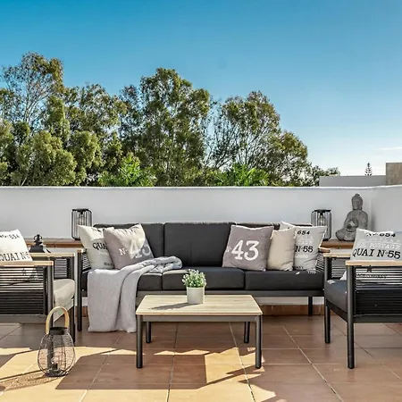 Gorgeous 3 Bedroom Town House In El Paraiso Overlooking La Concha Mountain Holiday home *
