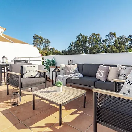 Gorgeous 3 Bedroom Town House In El Paraiso Overlooking La Concha Mountain Holiday home *