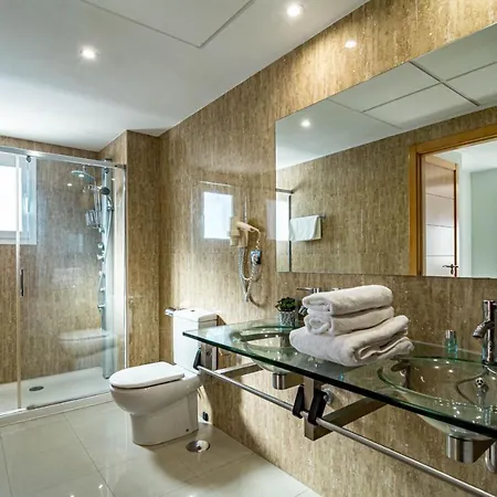 Gorgeous 3 Bedroom Town House In El Paraiso Overlooking La Concha Mountain Holiday home