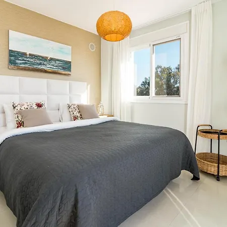 Gorgeous 3 Bedroom Town House In El Paraiso Overlooking La Concha Mountain Holiday home *